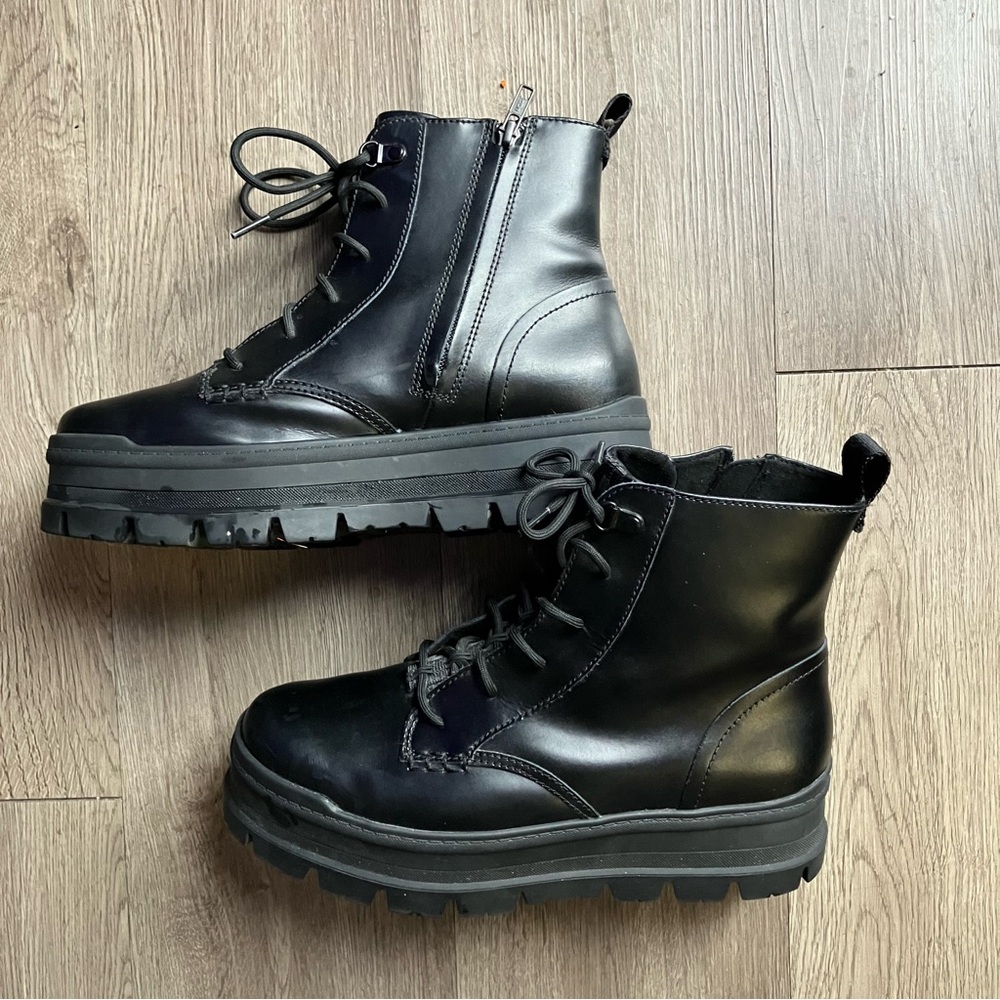 UGG Genuine Leather Sidnee Black Ankle Boots